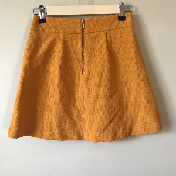 Mustard mini skirt with gold buttons - Picture 5 of 8